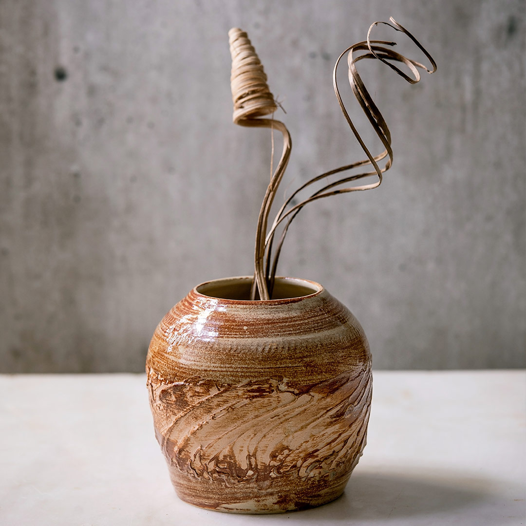 ceramic-vase-with-dry-flowers-2021-08-31-12-56-32-utc